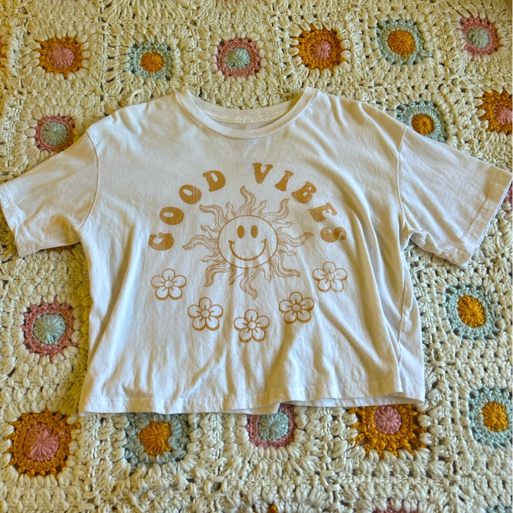 cute good vibes baby tee😄🌞